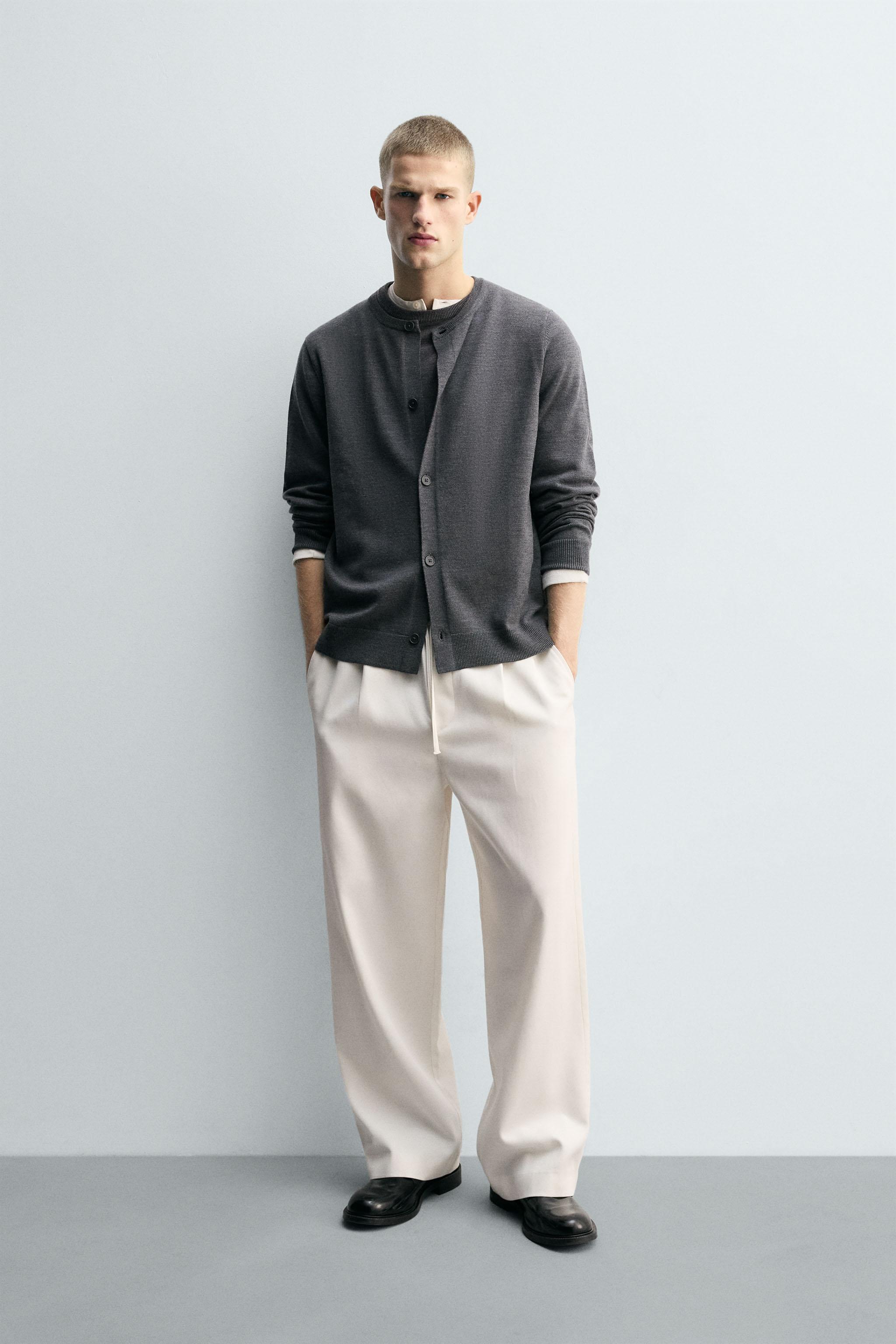 TEXTURED PLEATED PANTS